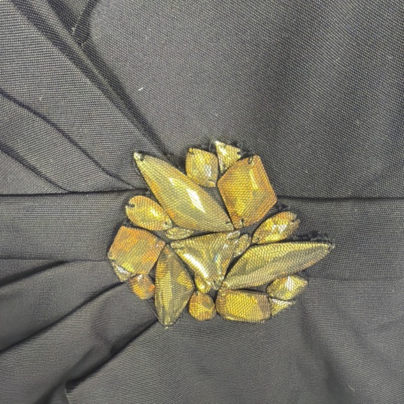 Tadashi Shoji Black Cocktail Dress with Broche Womens Size 6P - Picture 5 of 9